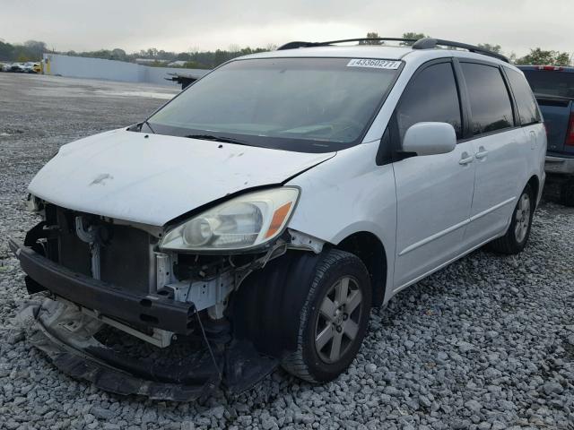 5TDZA22C54S180974 - 2004 TOYOTA SIENNA XLE WHITE photo 2