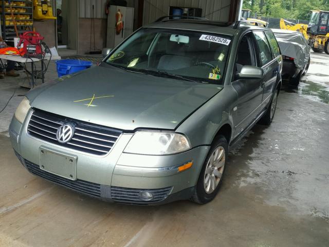 WVWVD63B71E178177 - 2001 VOLKSWAGEN PASSAT GLS GREEN photo 2