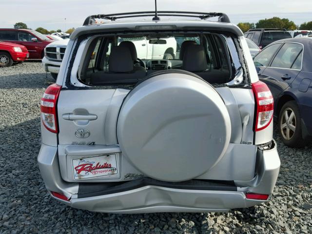 2T3BF4DVXCW255792 - 2012 TOYOTA RAV4 SILVER photo 9