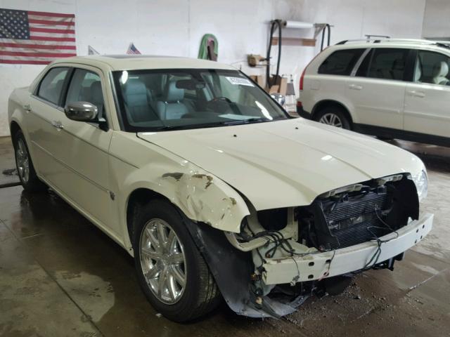 2C3KA63H77H813548 - 2007 CHRYSLER 300C CREAM photo 1