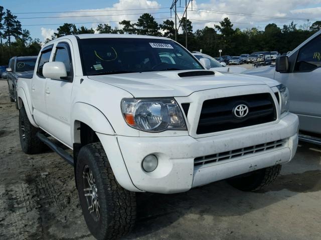 3TMJU62NX8M052572 - 2008 TOYOTA TACOMA DOU WHITE photo 1