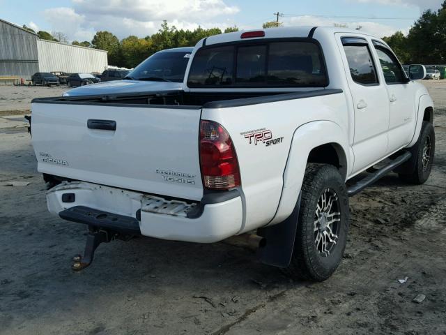 3TMJU62NX8M052572 - 2008 TOYOTA TACOMA DOU WHITE photo 4