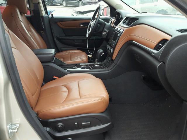 1GNKRHKD1FJ370283 - 2015 CHEVROLET TRAVERSE TAN photo 5