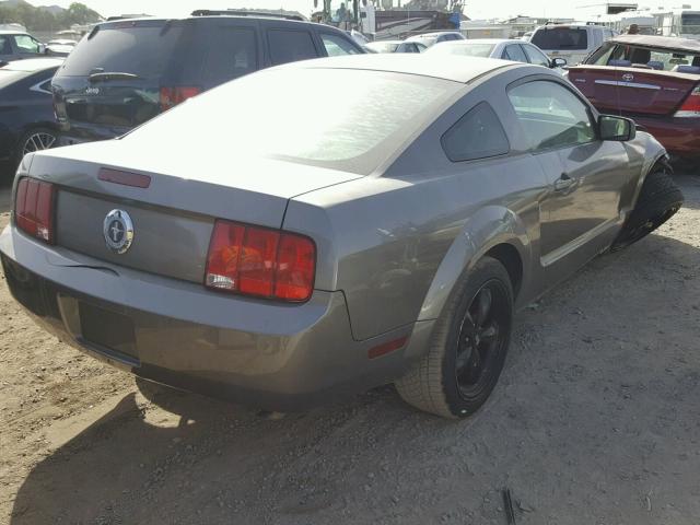 1ZVFT80N255145351 - 2005 FORD MUSTANG BROWN photo 4