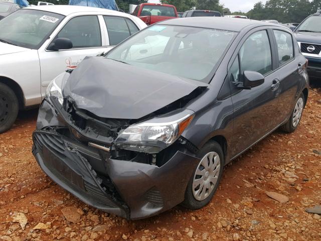 VNKKTUD30HA078867 - 2017 TOYOTA YARIS L GRAY photo 2