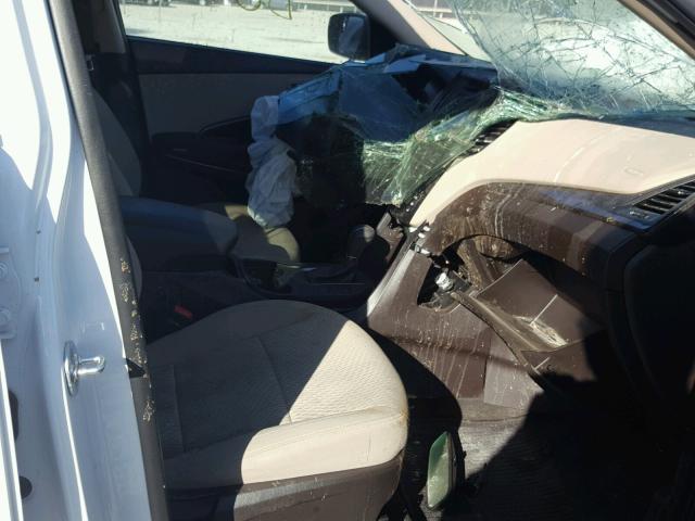 5NMZT3LB3HH020798 - 2017 HYUNDAI SANTA FE S 白色 照片 5