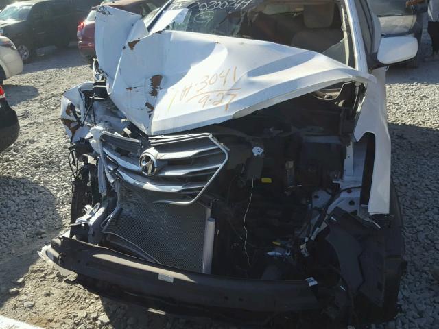 5NMZT3LB3HH020798 - 2017 HYUNDAI SANTA FE S 白色 照片 7