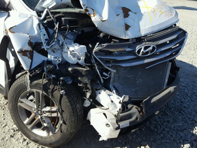 5NMZT3LB3HH020798 - 2017 HYUNDAI SANTA FE S 白色 照片 9