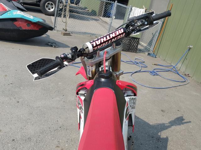 JH2ME1039GK301620 - 2016 HONDA CRF250 R RED photo 5