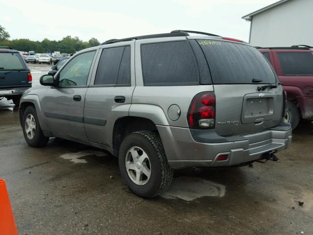 1GNDT13S152225445 - 2005 CHEVROLET TRAILBLAZE GRAY photo 3