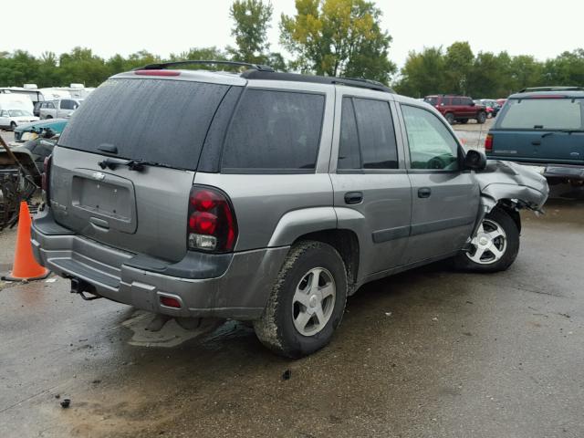 1GNDT13S152225445 - 2005 CHEVROLET TRAILBLAZE GRAY photo 4