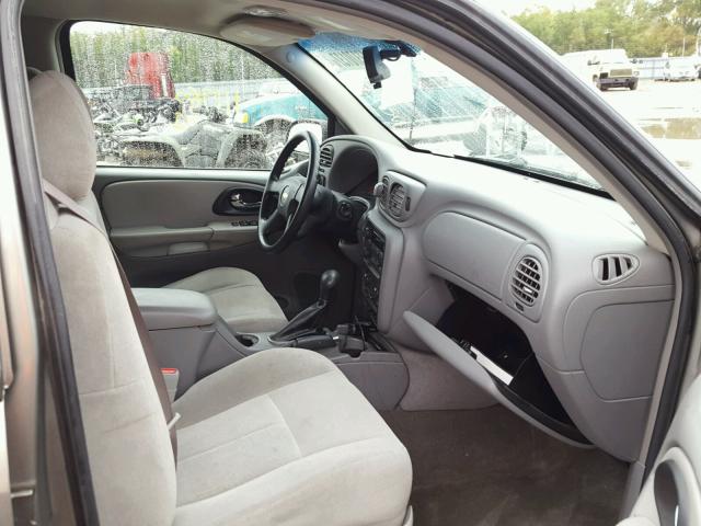 1GNDT13S152225445 - 2005 CHEVROLET TRAILBLAZE GRAY photo 5