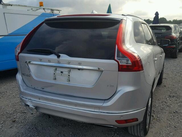 YV440MDU4H2124419 - 2017 VOLVO XC60 T5 SILVER photo 4