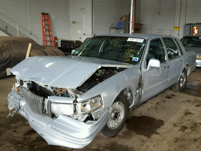 1LNLM81W8VY670256 - 1997 LINCOLN TOWN CAR E GRAY photo 1