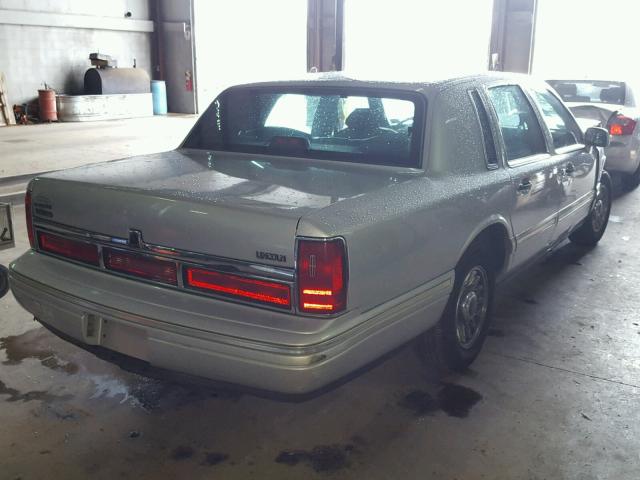 1LNLM81W8VY670256 - 1997 LINCOLN TOWN CAR E GRAY photo 4