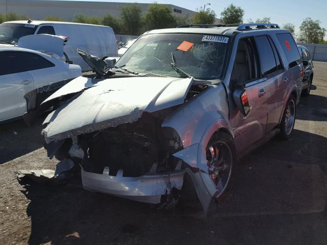 5LMFU28535LJ19430 - 2005 LINCOLN NAVIGATOR SILVER photo 2