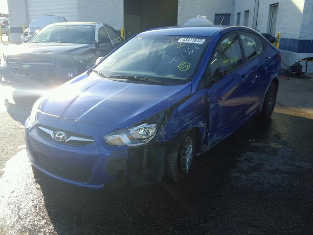 KMHCT4AE4DU555730 - 2013 HYUNDAI ACCENT BLUE photo 2