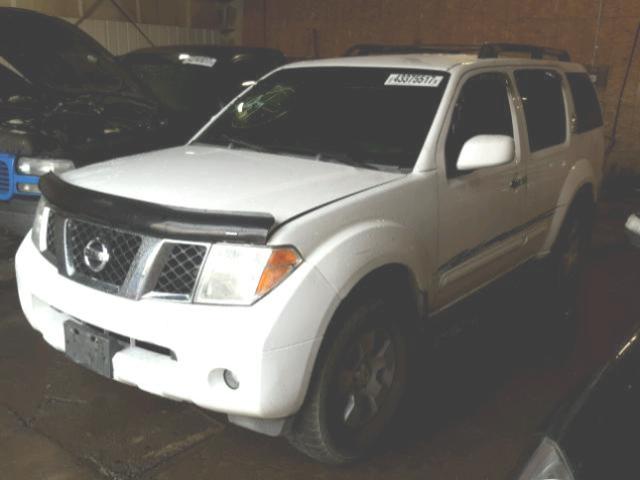 5N1AR18W96C637089 - 2006 NISSAN PATHFINDER WHITE photo 2