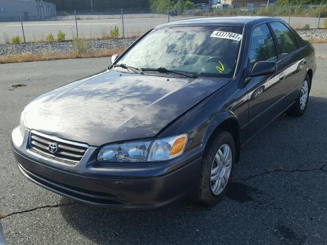 4T1BG22K6YU980641 - 2000 TOYOTA CAMRY CE GRAY photo 2