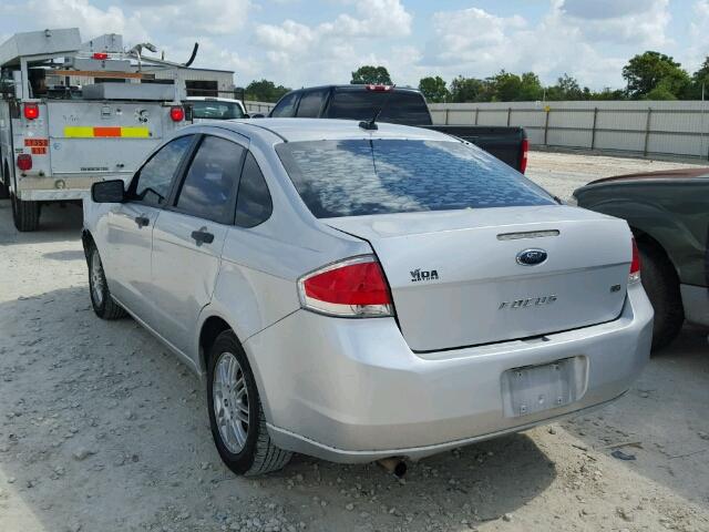 1FAHP3FN2AW279300 - 2010 FORD FOCUS SE SILVER photo 3