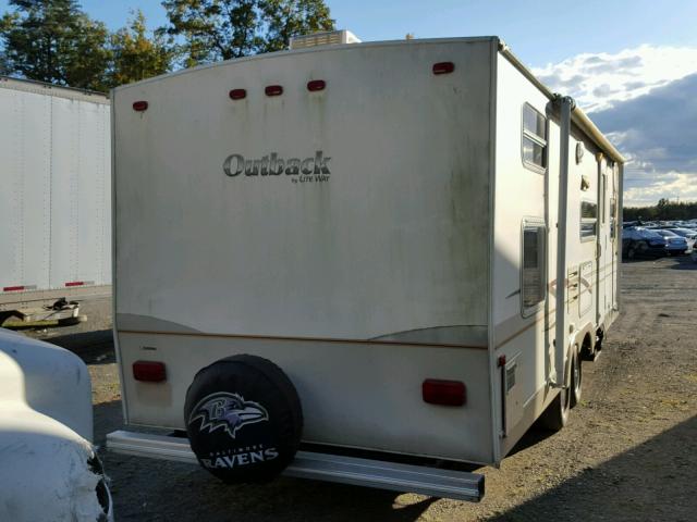 4YDT2802735901636 - 2003 OUTB TRAVEL TRL WHITE photo 4