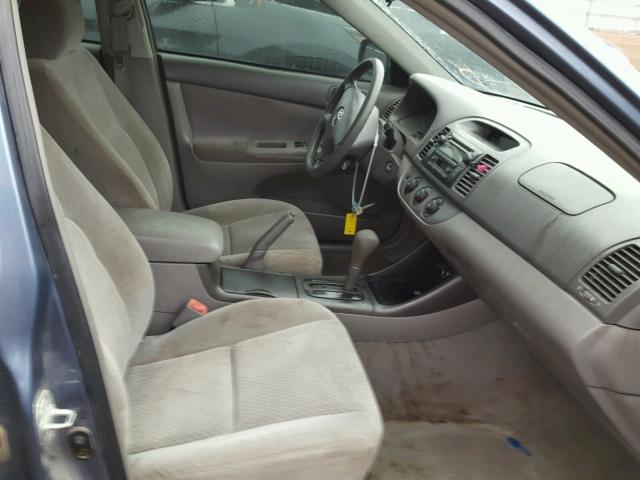 4T1BE32K64U864619 - 2004 TOYOTA CAMRY LE 蓝色 照片 5