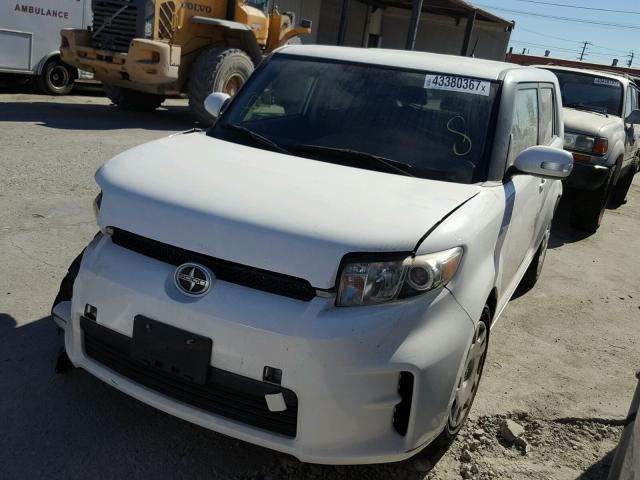 JTLZE4FE0CJ025812 - 2012 TOYOTA SCION XB WHITE photo 2