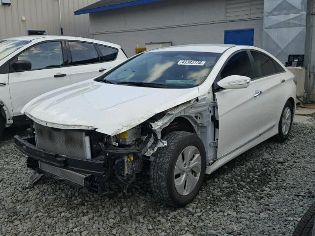 KMHEC4A49DA087978 - 2013 HYUNDAI SONATA HYB WHITE photo 2