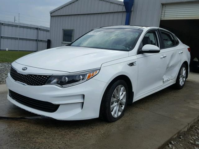 5XXGU4L35GG027798 - 2016 KIA OPTIMA EX WHITE photo 2