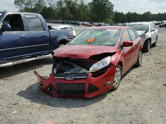 1FAHP3K27CL413184 - 2012 FORD FOCUS RED photo 2