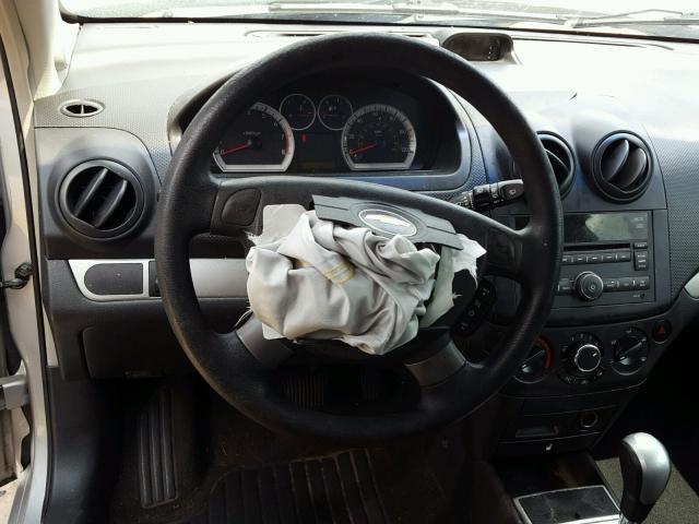 KL1TD66E19B334103 - 2009 CHEVROLET AVEO LS SILVER photo 9