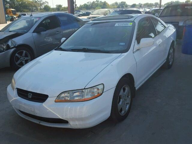 1HGCG2251YA018656 - 2000 HONDA ACCORD EX WHITE photo 2