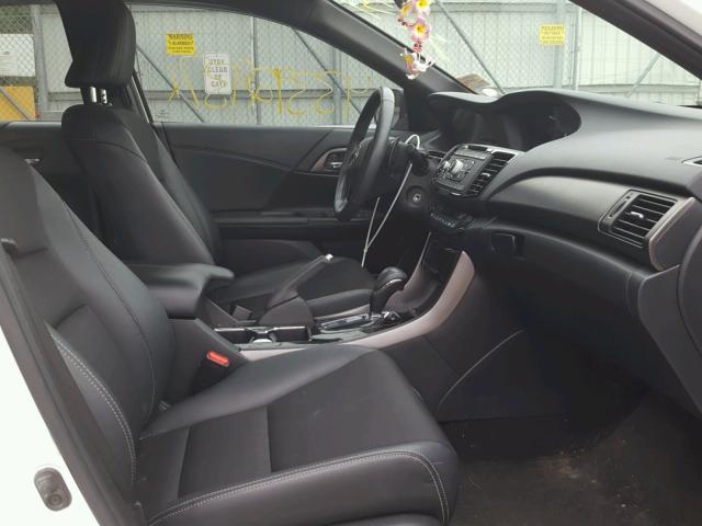 1HGCR2F53GA143113 - 2016 HONDA ACCORD WHITE photo 5