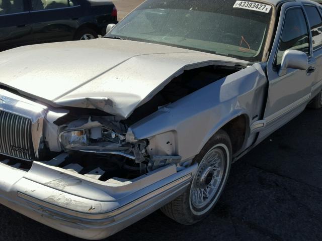 1LNLM81W1VY757352 - 1997 LINCOLN TOWN CAR E SILVER photo 9