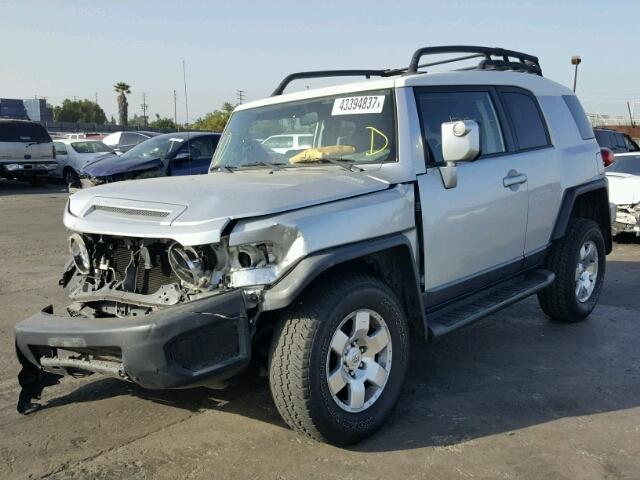 JTEBU11F570051490 - 2007 TOYOTA FJ CRUISER GRAY photo 2