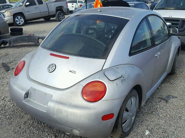 3VWCA21CXYM423057 - 2000 VOLKSWAGEN NEW BEETLE 银色 照片 4