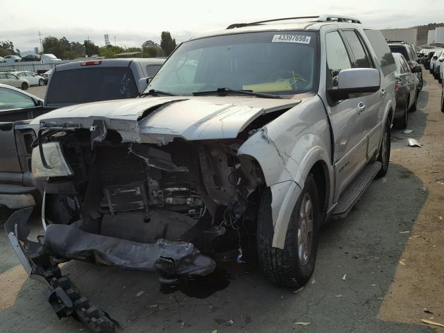 5LMFU28R14LJ24143 - 2004 LINCOLN NAVIGATOR Silber Foto 2