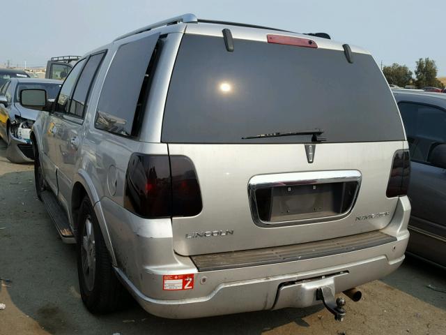 5LMFU28R14LJ24143 - 2004 LINCOLN NAVIGATOR Silber Foto 3