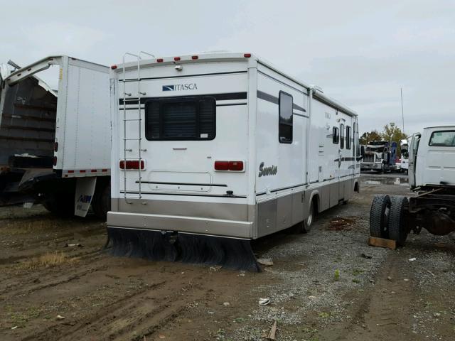 5B4LP37J9X3313166 - 1999 WORKHORSE CUSTOM CHASSIS MOTORHOME WHITE photo 4