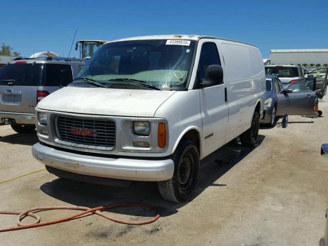 1GTHG35R0Y1132012 - 2000 GMC SAVANA G35 WHITE photo 2