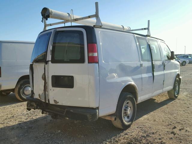 1GCHG35C181219140 - 2008 CHEVROLET EXPRESS G3 WHITE photo 4