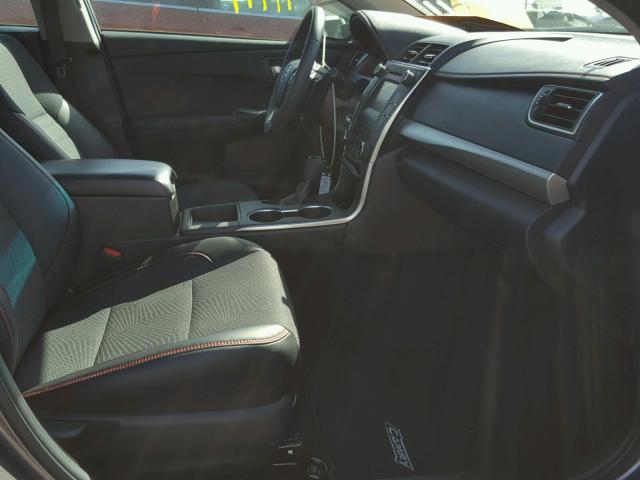 4T1BF1FK7HU330272 - 2017 TOYOTA CAMRY LE 石墨色 照片 5