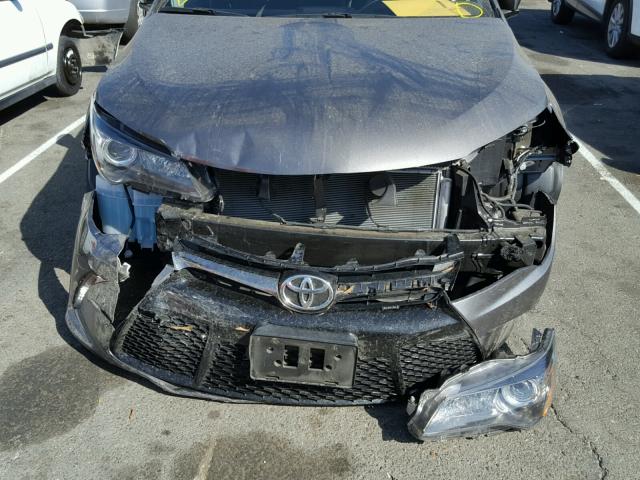 4T1BF1FK7HU330272 - 2017 TOYOTA CAMRY LE 石墨色 照片 9