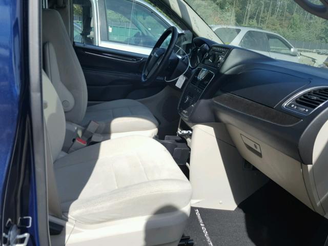 2C4RC1BG6DR667794 - 2013 CHRYSLER TOWN & COU BLUE photo 5