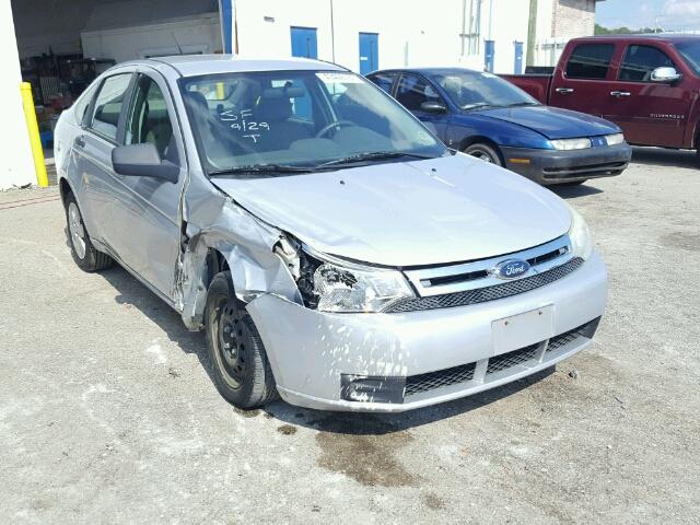 1FAHP34N28W203265 - 2008 FORD FOCUS S/SE SILVER photo 1