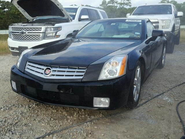 1G6YV34A845600446 - 2004 CADILLAC XLR GRAY photo 2