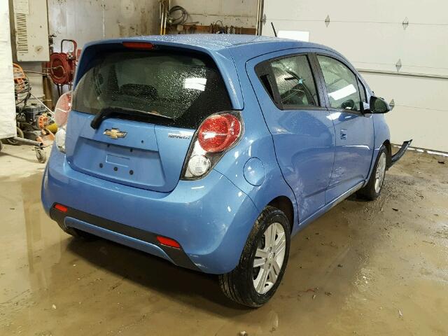 KL8CD6S99FC739464 - 2015 CHEVROLET SPARK 1LT Синий фото 4
