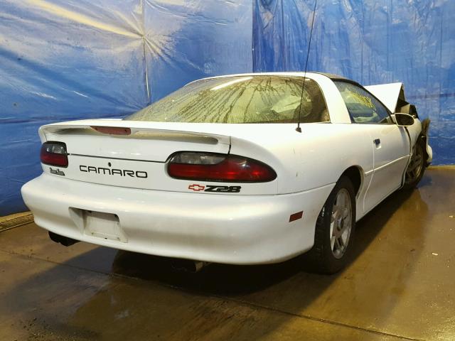 2G1FP22P2T2108854 - 1996 CHEVROLET CAMARO Z28 WHITE photo 4