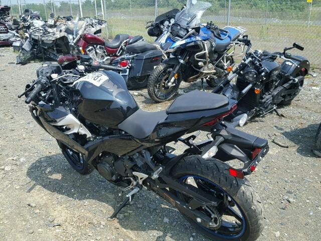 JKAEXKG16JDA03343 - 2018 KAWASAKI EX400 BLACK photo 3