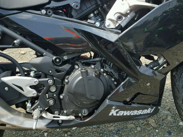 JKAEXKG16JDA03343 - 2018 KAWASAKI EX400 BLACK photo 7